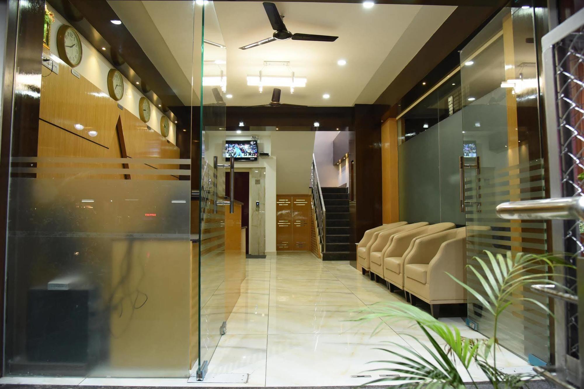 מייזור Capital O 76622 Hotel Raama Grand מראה חיצוני תמונה